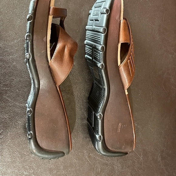 Lower East Side Sandals in a size 7 1/2 - Picture 7 of 17